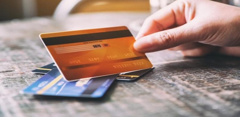 Kredi Kartı Borçlanmaları Hızla Artıyor