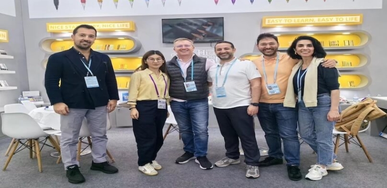 Adel Kalemcilik: Çin’de Büyüyor