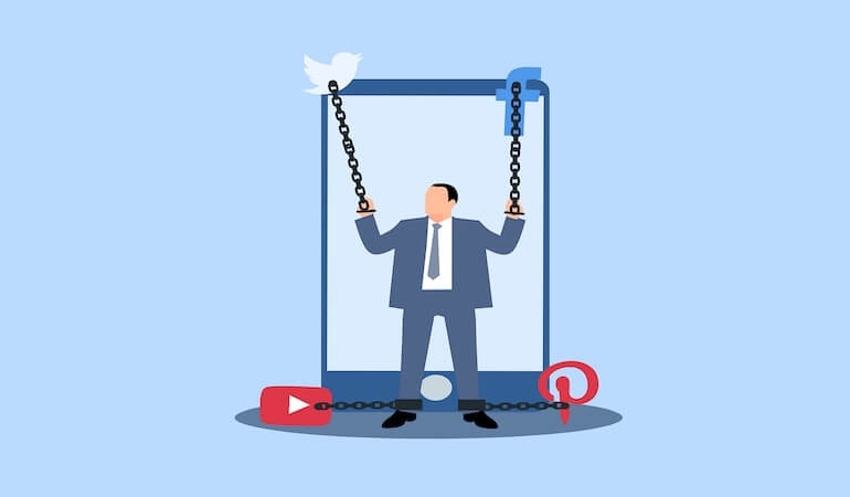 Sosyal Medyada Varım, Öyleyse Kimim?